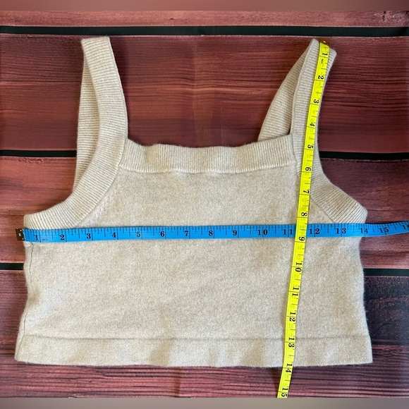 Madewell Re)sourced Cashmere Carlyn Crop
Sweater Tank Beige woman’s size M - Picture 5 of 7